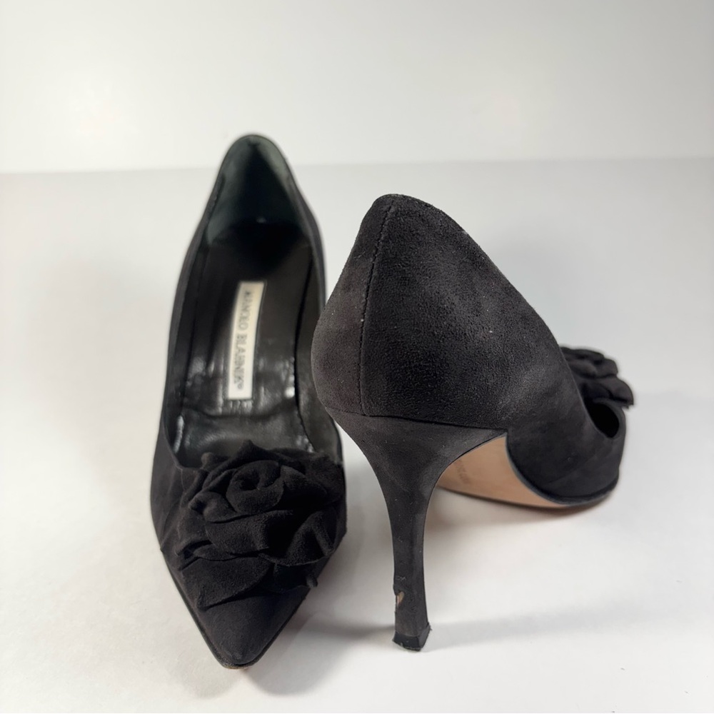 Manolo Blahnik‎ Black Heels with Floral Accent - Picture 10 of 10